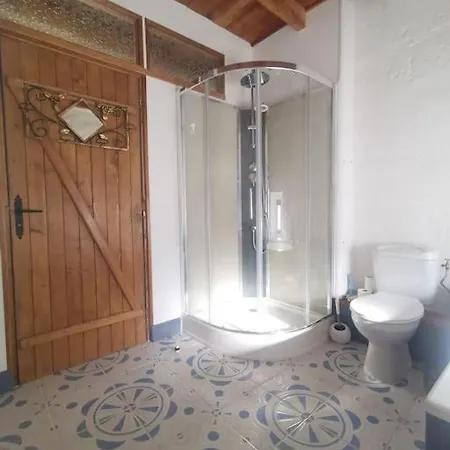 The Walnut Tree. شقة